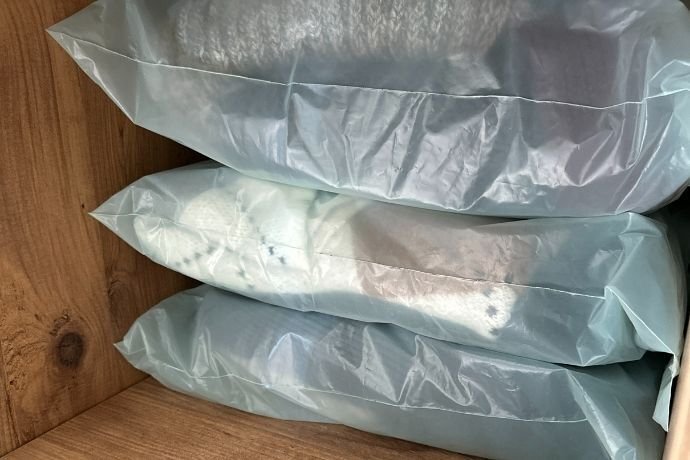 Evinizde sürekli dağınıklık görmek hem stres seviyenizi artırabilir hem de yaşam kalitenizi düşürebilir. Eşyalarınızı düzenlemek ve dağınıklıkla başa çıkmak için basit ama etkili stratejiler uygulayarak evinizde daha ferah ve huzurlu bir ortam yaratabilirsiniz. Bu rehberde, dağınıklığı kontrol altına almanın pratik yollarını ve Palpak’ın size nasıl yardımcı olabileceğini keşfedeceksiniz.